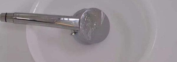白醋泡花洒要加水吗