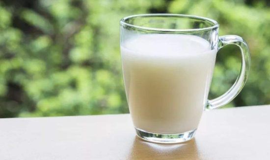 纯牛奶过期一个月还能喝吗