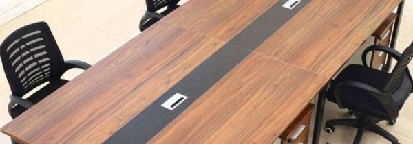 桌子上的水彩笔怎么去除