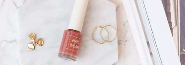 指甲油弄到床单上怎么洗掉