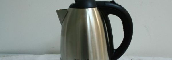 电水壶灯亮着不烧水怎么回事