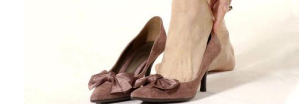 鞋子内侧硌脚怎么办