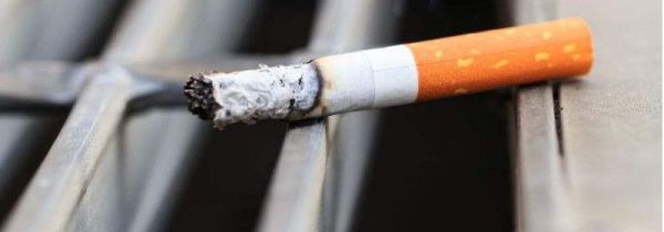 烟头掉在车座缝隙里了拿不出来