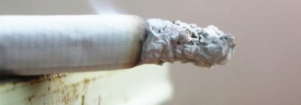 烟头掉在车顶会着火吗