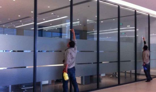 窗户贴膜怎么贴