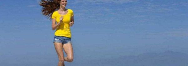 跑步能练腹肌吗