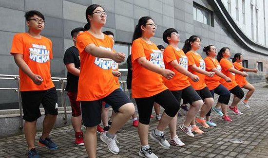 原地踏步走标准动作