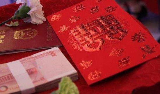 聘礼是订婚时候给还是结婚时候给