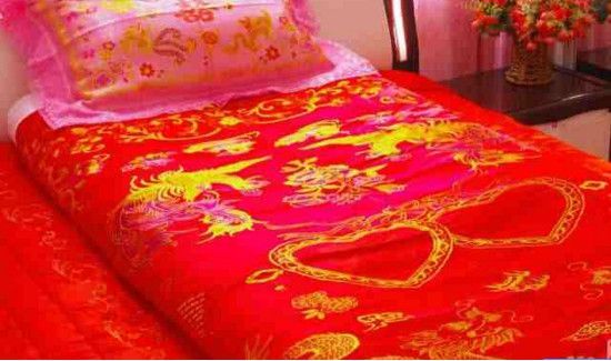 结婚为什么要踩被子