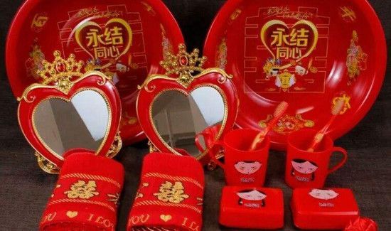 结婚红盆里放什么东西