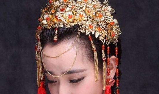 结婚穿旗袍配什么头饰