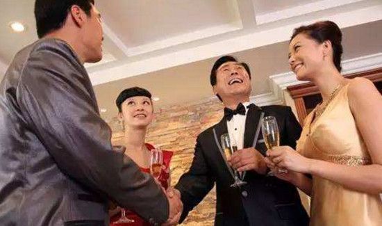 订婚需要穿什么衣服