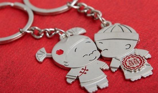 结婚喜宴一般除了放糖果还送什么