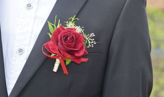 结婚父母胸花戴哪边