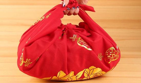 结婚的时候包袱里放什么东西