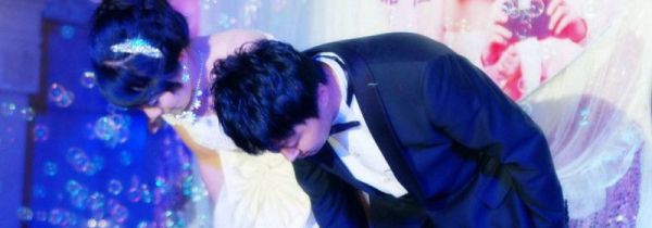 结婚鞠躬时手怎么放