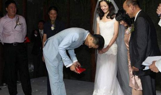 结婚鞠躬多少度是尊敬