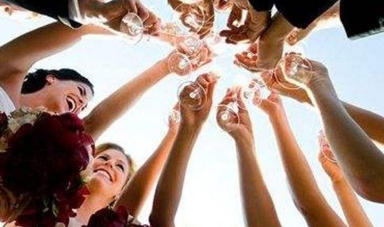 新人敬酒时不换杯子吗