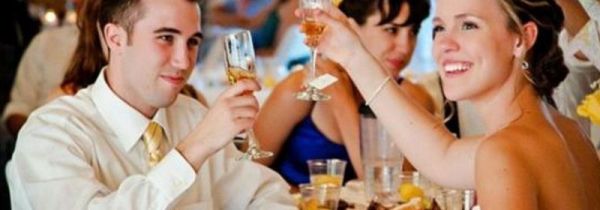 新人敬酒时不换杯子吗