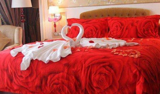 结婚压床什么意思