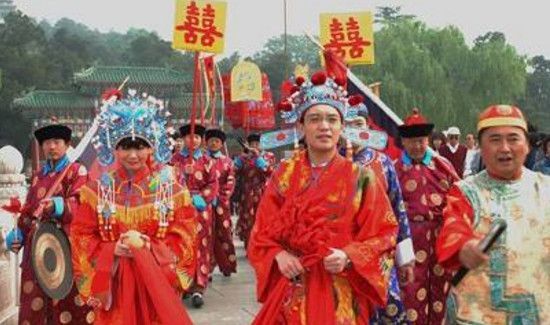 结婚送亲穿什么衣服