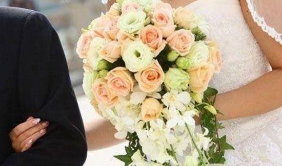 结婚手捧花是自己买吗