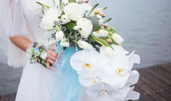 结婚手捧花能给单身女性吗