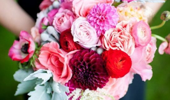 结婚手捧花能给单身女性吗