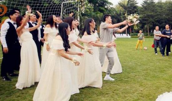 参加婚礼可以穿黑色裙子吗