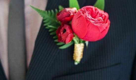 新郎胸花戴在左边还是右边