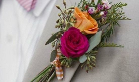新郎胸花戴在左边还是右边