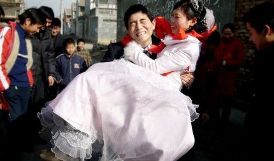 新娘脚不能落地的原因