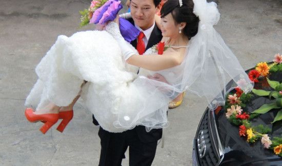 新娘脚落地了怎么办