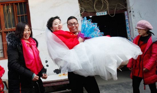 新娘脚落地了怎么办