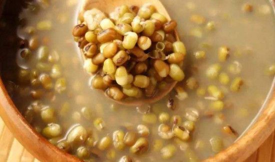 绿豆汤能和鸡蛋同吃吗