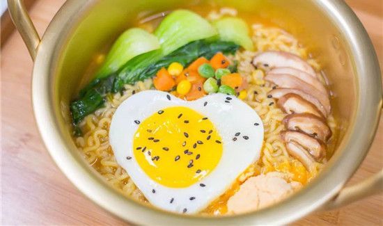 微波炉泡面用热水还是凉水