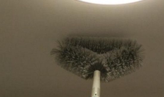 天花板的灰尘怎么处理