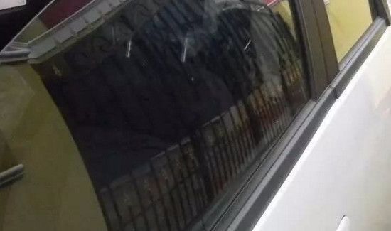 汽车窗户缝怎么洗