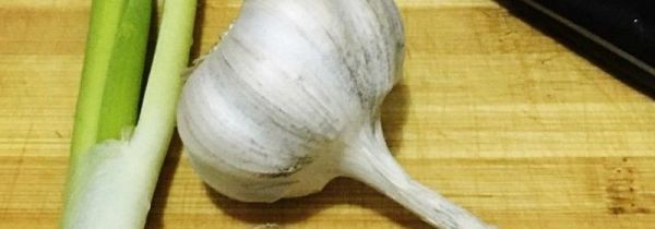 做饭什么时候放蒜