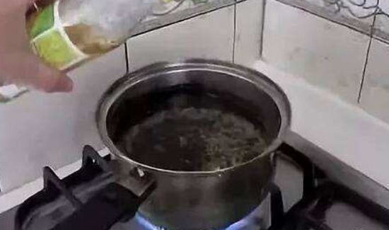 锅底被烧黑了怎样清洗