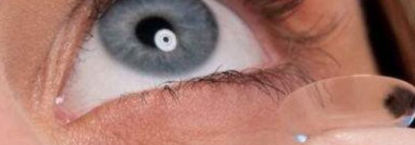 隐形眼镜干了泡开还能用吗