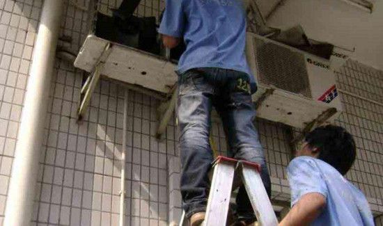 空调室外机漏水怎么回事