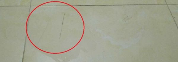 瓷砖被铁划黑怎么办