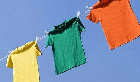 ＂衣服发霉了,怎么用最快的方法处理?＂