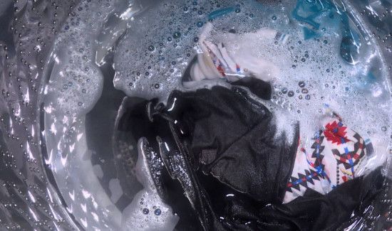 黑色衣服被漂白水弄坏怎么复原