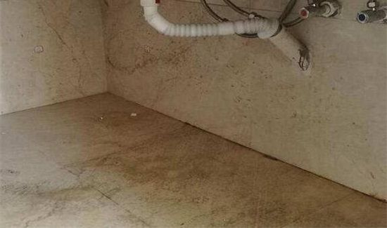 卫生间地面存水补救