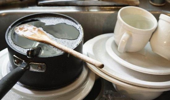 奶锅烧糊了怎么洗干净