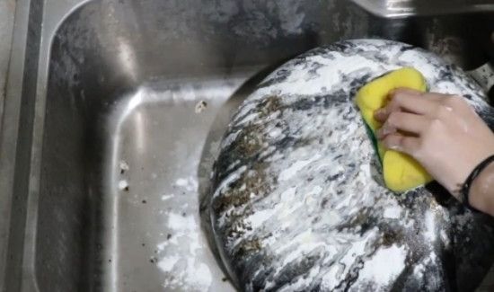 如何清理不锈钢锅油垢