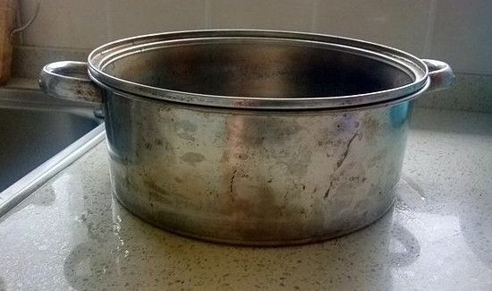 如何清理不锈钢锅油垢