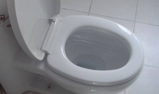 马桶脏了发黄怎么办